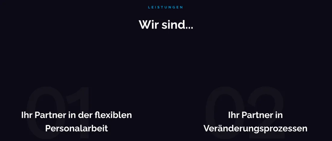 Ausschnitt der Website von A2 Consult GmbH, Essen: Zwei klar getrennte Leistungsrollen mit 01/02 — der Besucher ordnet Personalarbeit und Veränderungsprozesse in Sekunden ein.