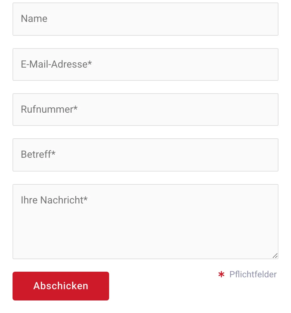 Ausschnitt der Website von Adler-Schlüsseldienst, Berlin: Fünf Felder, davon vier klar als Pflicht markiert — der Besucher weiß sofort, was nötig ist und spart Rückfragen.