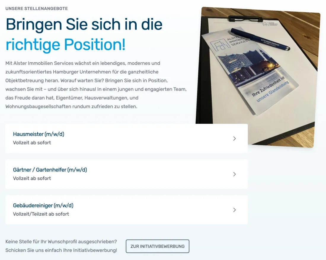 Ausschnitt der Website von Alster Immobilienservices AIS GmbH, Hamburg: 3 Job-Kacheln mit Start 'ab sofort' plus Button zur Initiativbewerbung — wer sucht, erkennt Wege und Einstiegschancen auf einen Blick.