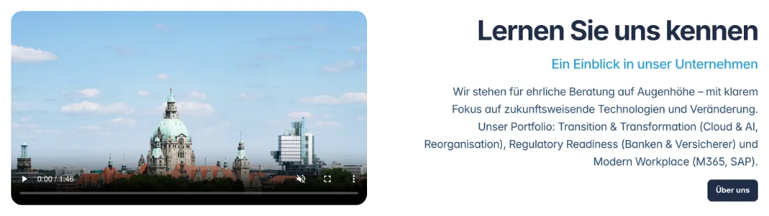 Ausschnitt der Website von Blue Mountain Consulting GmbH, Hannover: Ein 1:46‑Video mit Textzusammenfassung daneben — wer wenig Zeit hat, bekommt Wahl zwischen schnellem Lesen und Schauen.