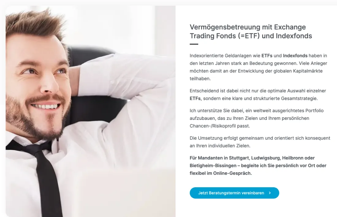 Ausschnitt der Website von Honorarfinanz Stuttgart, Landkreis Ludwigsburg: Vier Orte genannt und Online-Gespräch möglich — wer Nähe oder Flexibilität sucht, erkennt sofort, wie der Kontakt abläuft.