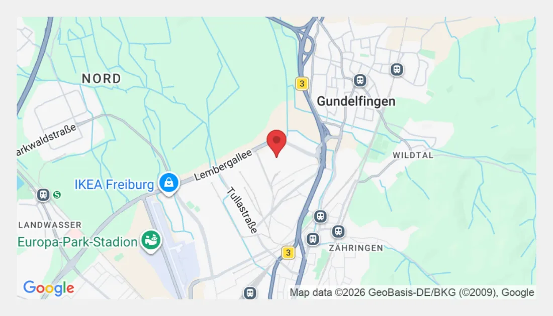 Ausschnitt der Website von Mike`s Auto Werkstatt JL, Freiburg im Breisgau: Eingebettete Google‑Karte mit Marker an der Lembergallee — wer ortsfremd ist, plant die Anfahrt in Sekunden ohne Umwege.