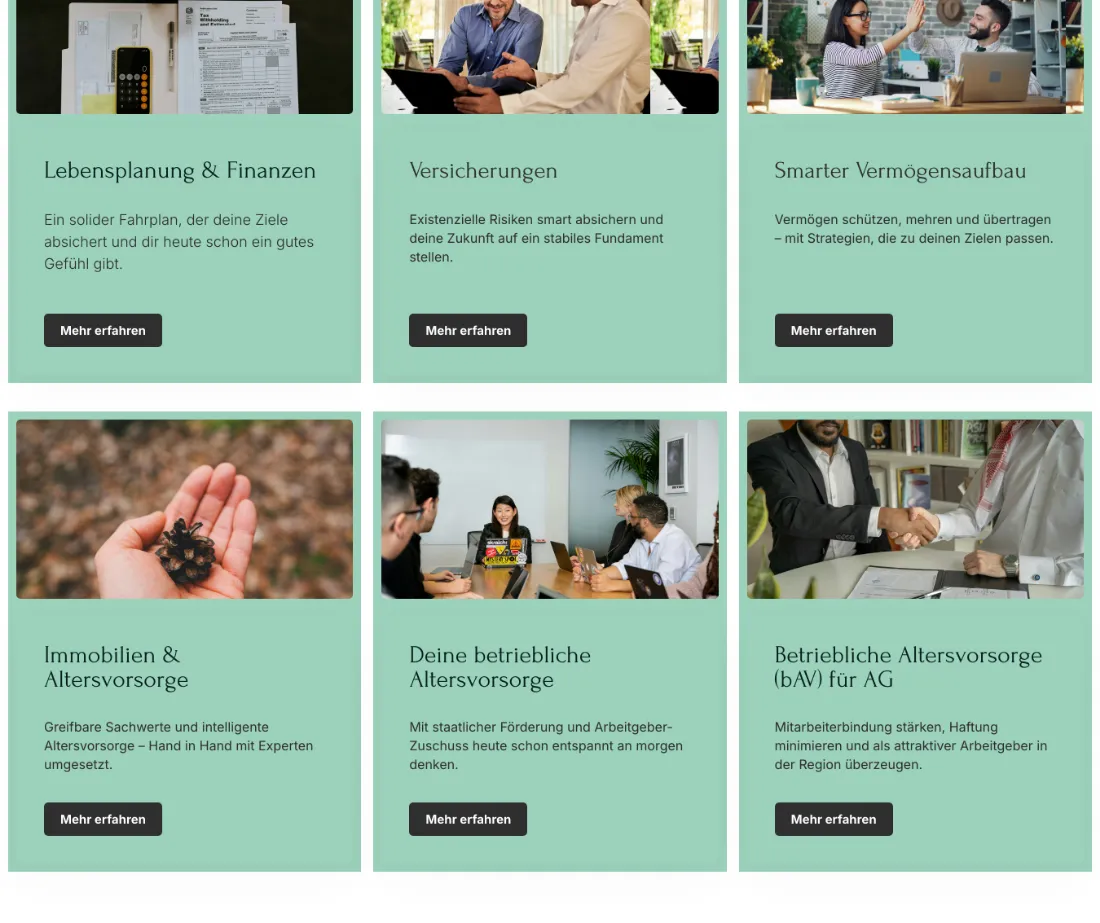 Ausschnitt der Website von Lorenzo Jäger Solutions, München: Sechs Kacheln mit Überschrift, Kurztext und Mehr erfahren — der Besucher findet sein Thema strukturiert statt zu suchen.