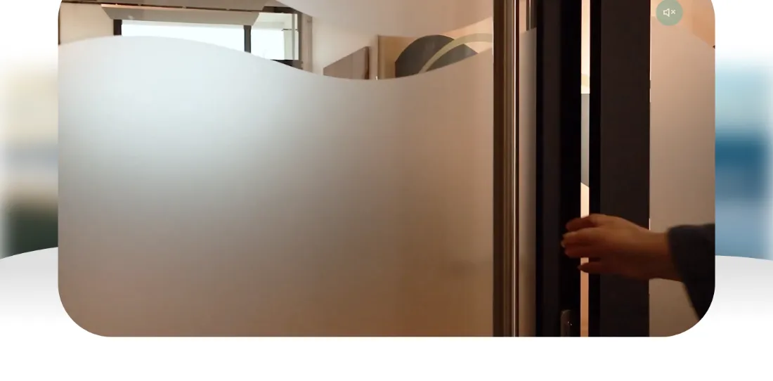Ausschnitt der Website von NORDkind Recruiting GmbH, Bremen: Ein kurzes Video öffnet buchstäblich die Tür — wer einen Termin plant, sieht das Büro vorher und fühlt sich willkommen.
