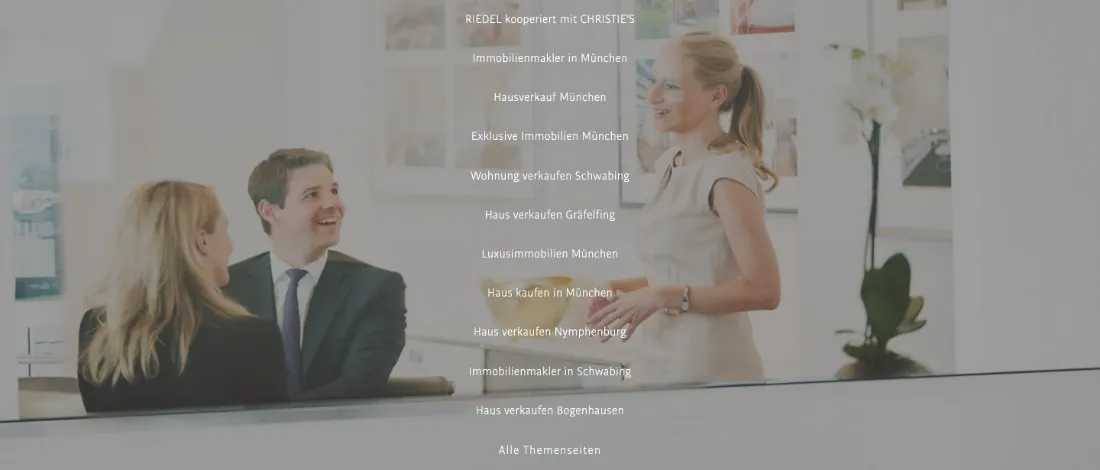 Ausschnitt der Website von RIEDEL Immobilien GmbH, München: Zwölf Links zu Themenseiten mit klaren Ortsbegriffen — wer sucht, springt direkt zur passenden Seite statt durch Menüs.