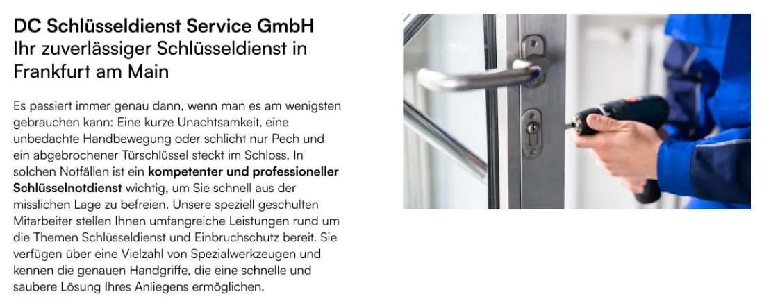 Ausschnitt der Website von DC Schlüsseldienst Service GmbH, Frankfurt am Main: Detail der Türöffnung mit Werkzeug passt zum Text über Notdienst und Spezialwerkzeuge — wer sucht, erkennt die konkrete Leistung.