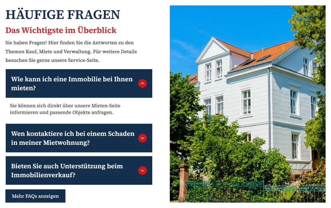 Ausschnitt der Website von ERNST SIMMON & CO. e.K, Hamburg: Drei aufklappbare Fragen mit kurzen Antworten und „Mehr FAQs anzeigen“ — wer eilig ist, klärt Grundfragen ohne langes Suchen.