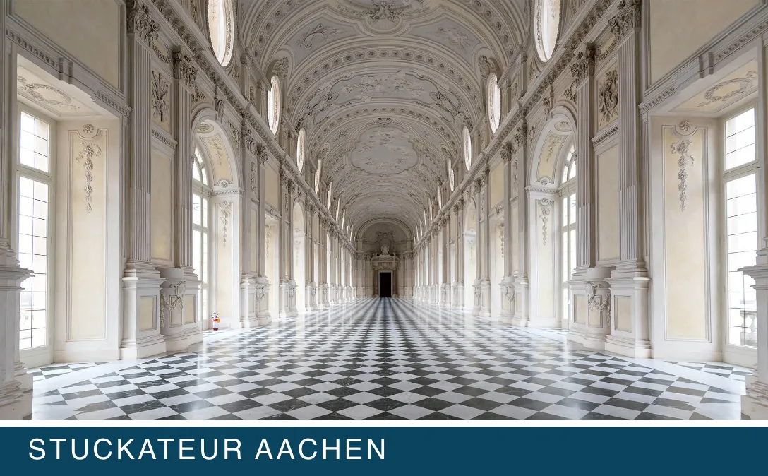 Ausschnitt der Website von Putz- u. Stuckateur Cüpper, Aachen: Deutliche Headline „STUCKATEUR AACHEN“ im breiten Balken — wer sucht, erkennt Branche und Einsatzgebiet sofort ohne Scrollen.