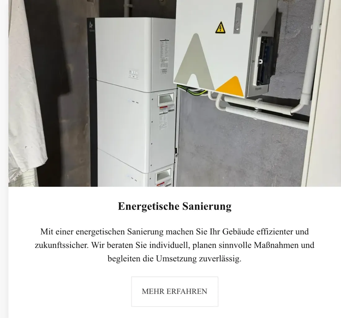 Ausschnitt der Website von Xpress Bau GmbH, Berlin: Überschrift und kurzer Absatz direkt am Technikfoto — wer sucht, versteht sofort das Angebot und klickt mit 'Mehr erfahren' weiter.