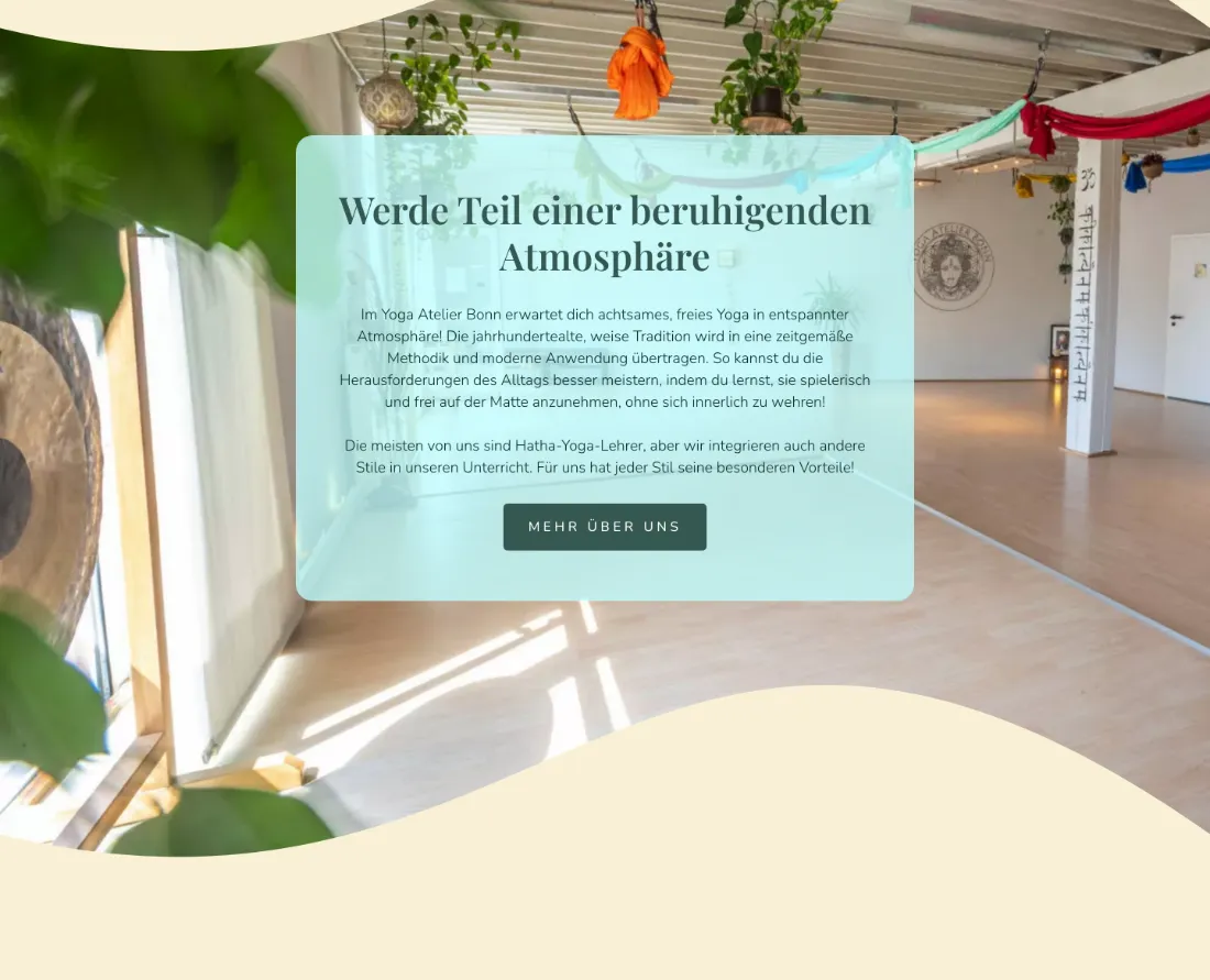 Ausschnitt der Website von Yoga-Atelier Bonn, Bonn: Kurzer Einstieg erklärt Methode, Ziel und Stile — wer prüft, versteht das Angebot und folgt per Klick zu 'Mehr über uns'.