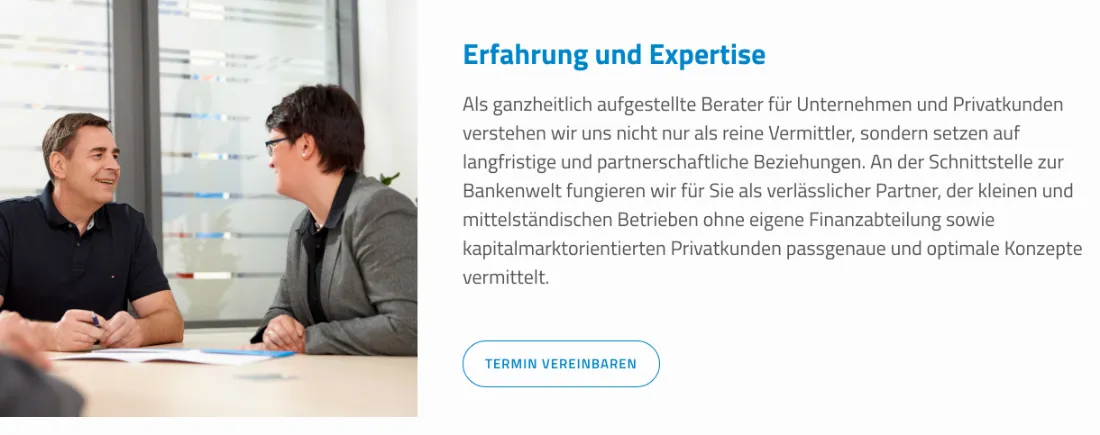Ausschnitt der Website von examina Finanzkontor GmbH, Flensburg: Überschrift mit klarem Versprechen und Termin-Button daneben — wer überzeugt ist, bucht den Gesprächstermin ohne Umwege.