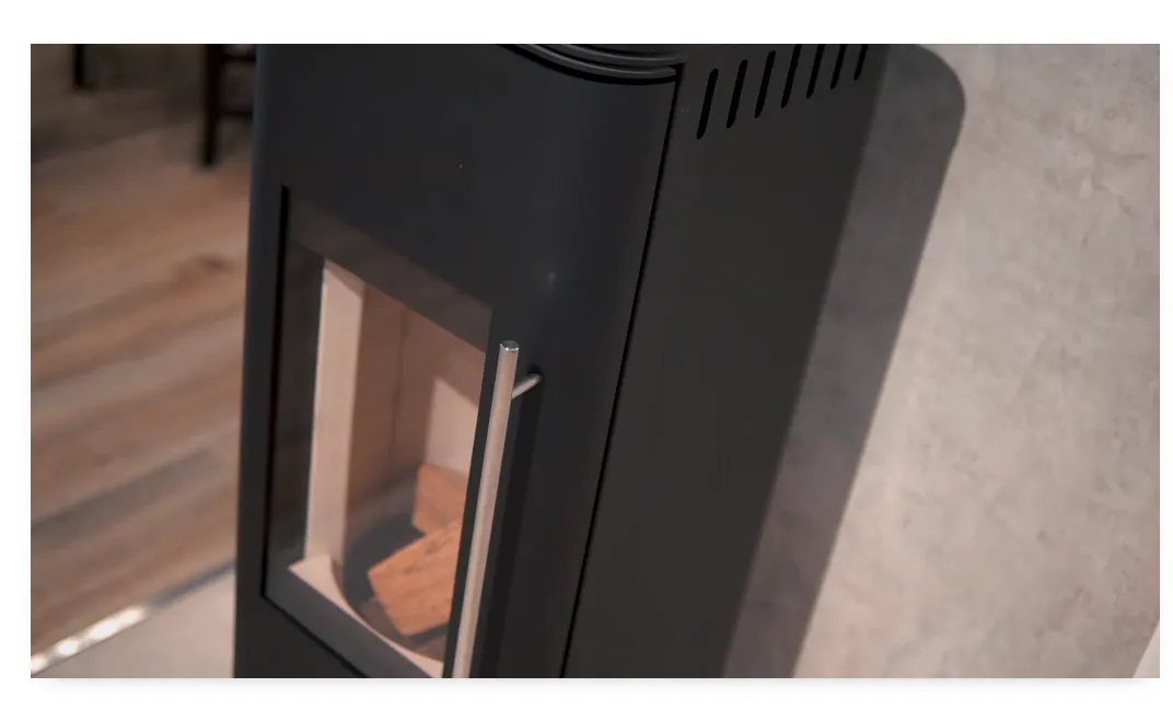 Ausschnitt der Website von Fliesen Schmitt, Kreis Mettmann: Detailfoto von Griff und Sichtfenster — Bedienung und Material lassen sich einschätzen, ohne vor Ort zu sein.