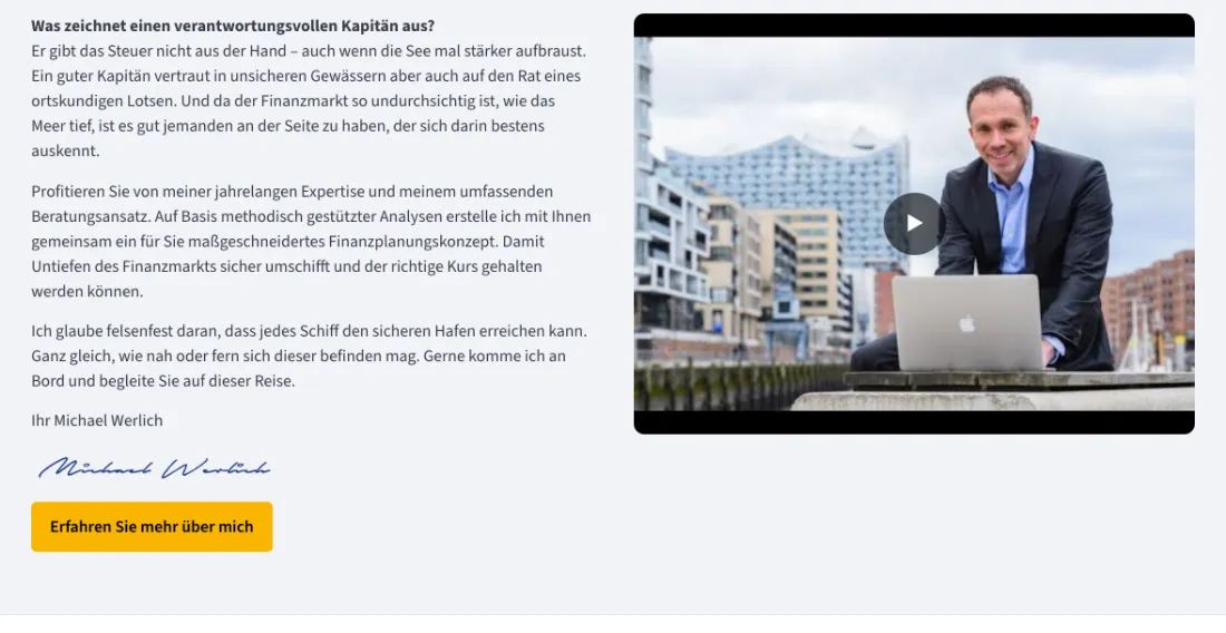 Ausschnitt der Website von Michael Werlich, Hamburg: Ein kurzes Vorwort plus Video und ein klarer Weiter-Button — wer prüft, bekommt Kontext und kann sich schnell ein eigenes Bild machen.