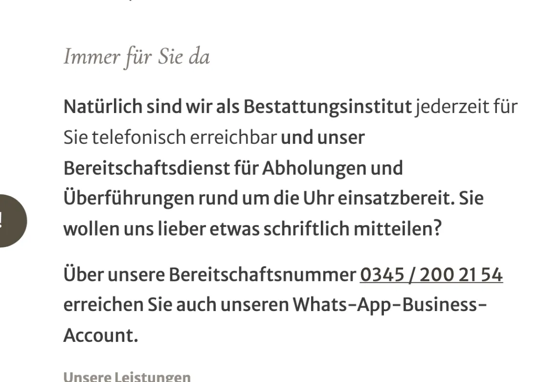 Ausschnitt der Website von Paulus Bestattungen GmbH, Halle (Saale): Klare Erreichbarkeit: 24/7-Bereitschaft und WhatsApp unter 0345 200 21 54 — der Besucher weiß sofort, wie im Notfall Kontakt klappt.