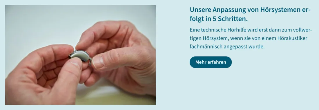 Ausschnitt der Website von Simanowsky & Kunath, Hamburg: Fünf klar benannte Schritte direkt neben dem Bild — wer sucht, versteht den Ablauf sofort und findet per Klick Details.